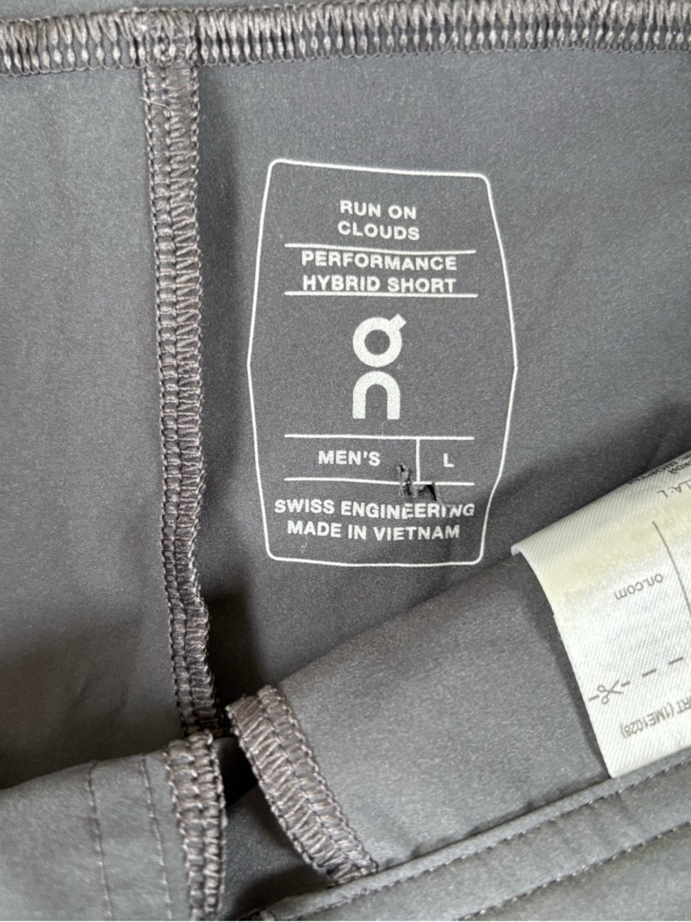 On Running Performance Hybrid Shorts Mens Large Black Activewear FLAWS - Picture 3 of 11